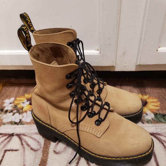 Doc Martens Tan Nubuck Leather Platform Boots Sz 39 Womens 8 - Picture 2 of 10